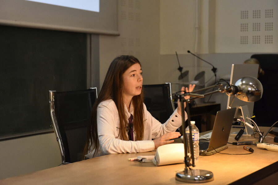 Photo : "Conférence sur la conférence" performance, 2022 © Ph. Lebruman