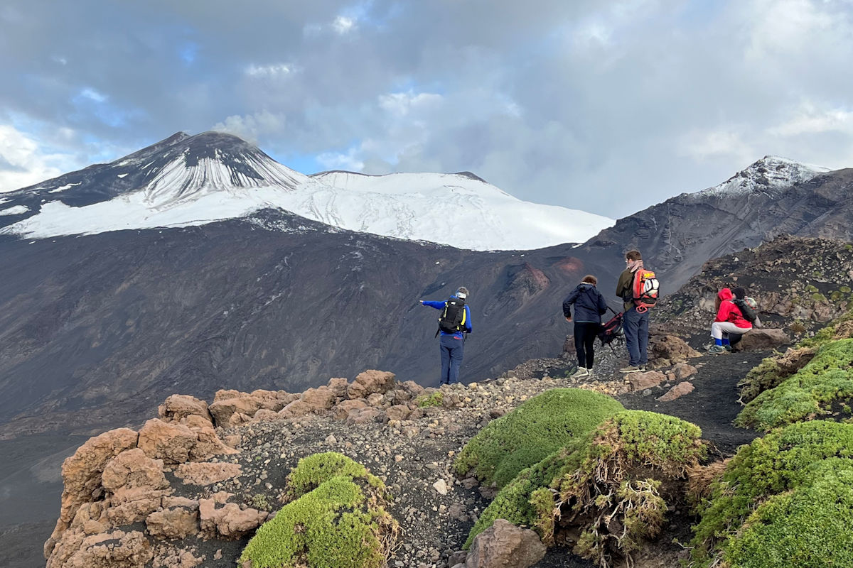 Photo : Les résident.es "Kaolin 2023" sur les pentes de l'Etna