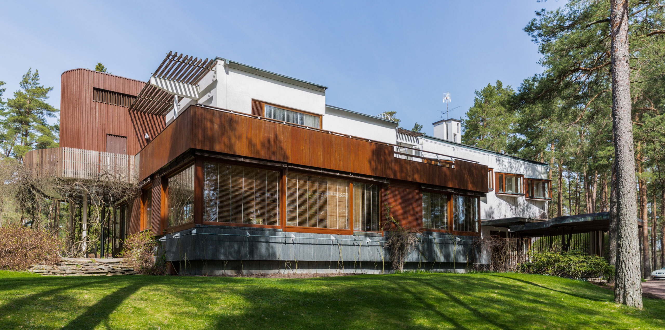 Photo : Villa Mairea, réalisée entre 1937 et 1939 par le couple Aalto. Wikipedia Commons