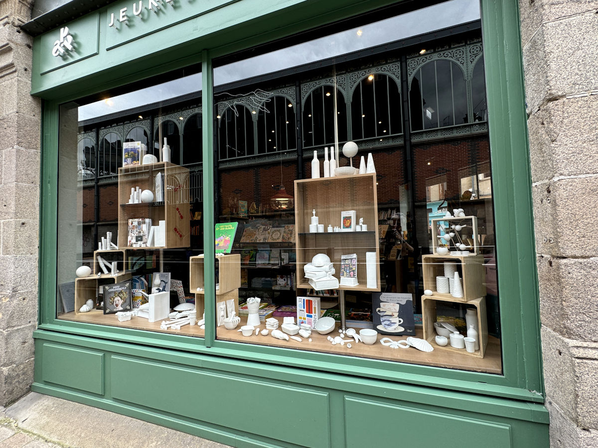 Exposition : "Objets modestes" à la Libraire Page et Plume à Limoges