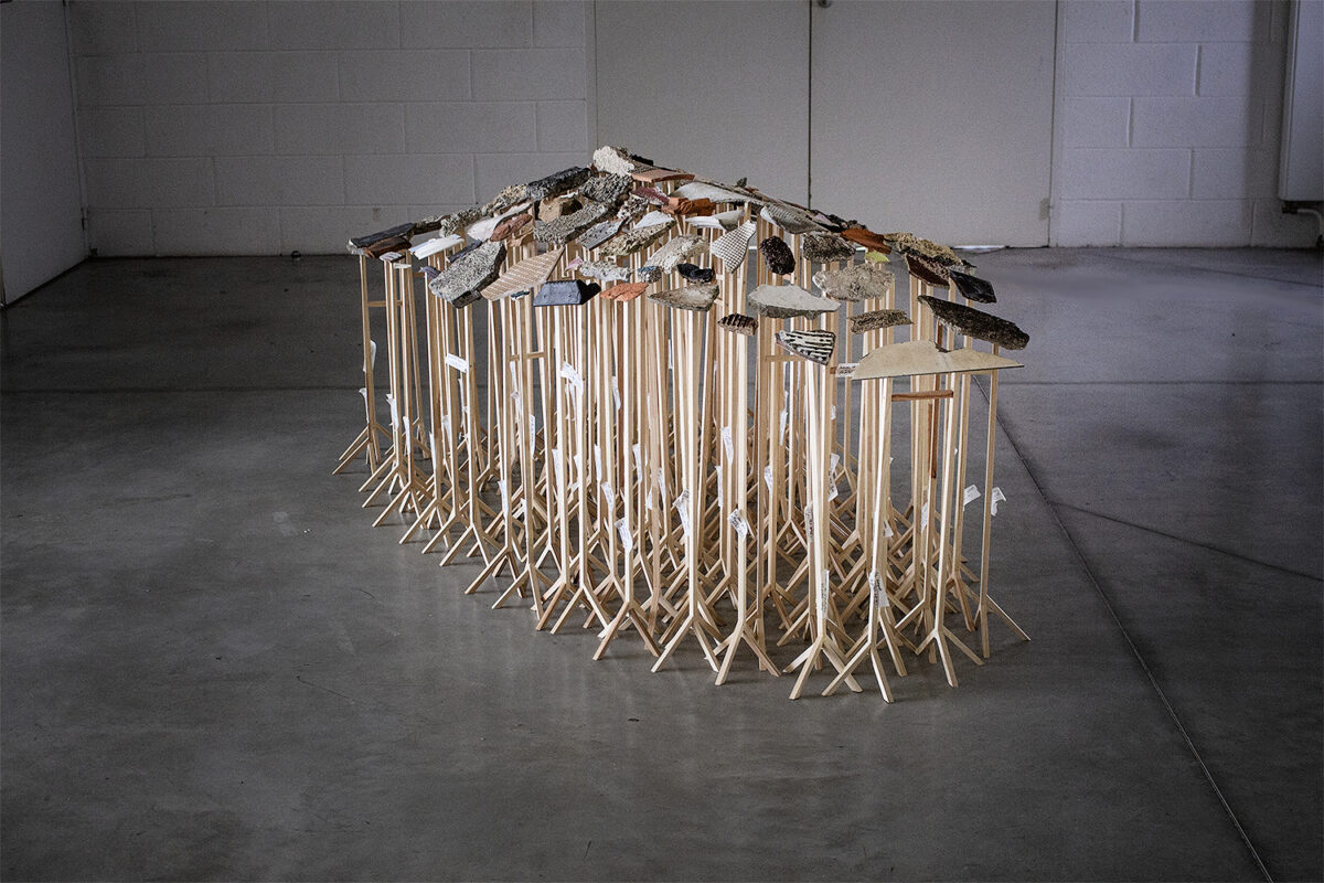Photo : Marie Lafaille. Ossature d’eau Bois, fragments prélevés dans les quartiers de l’Houmeau et Basseau à Angoulême, 2024