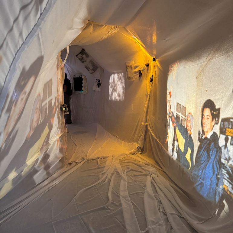 Photo : Mia Damart, DNA art 2025