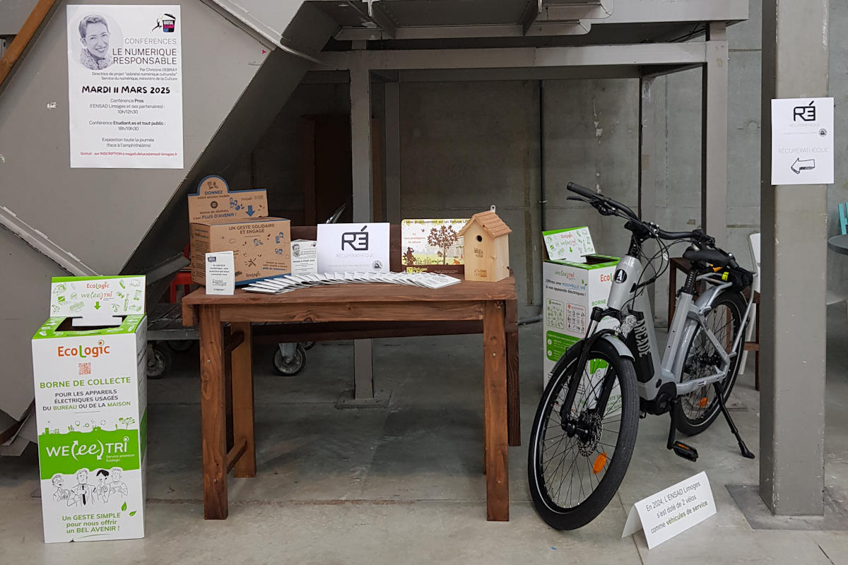 Photo : vélo de service et refuge LPO