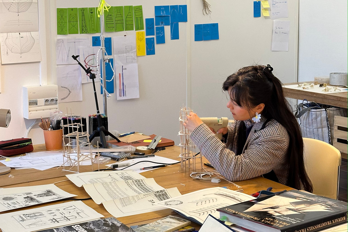 Photo : Shuling Liu en résidence à la Corderie Royale de Rochefort