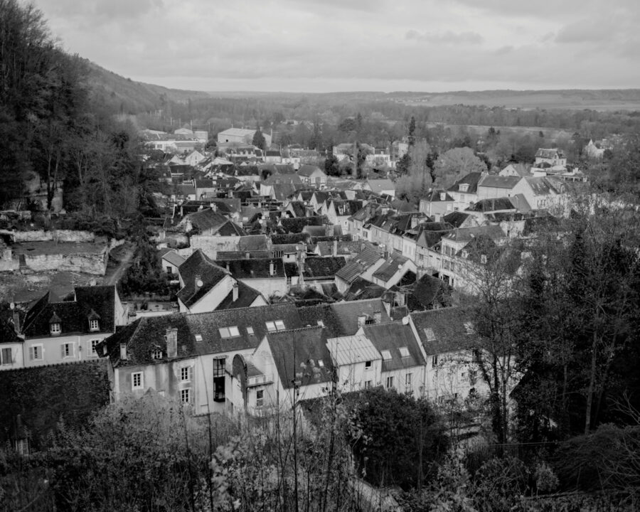 Photo : Vue sur les toits du quartier du Général Campenon depuis l'église Saint-Pierre, série "État des lieux", Tonnerre, le 30 novembre 2018 © Jean-Robert Dantou / Agence VU' / SACRe-PSL