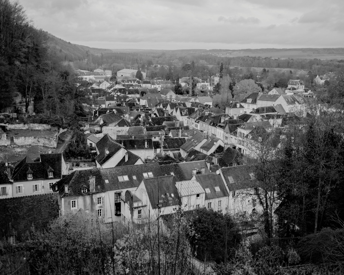 Photo : Vue sur les toits du quartier du Général Campenon depuis l'église Saint-Pierre, série "État des lieux", Tonnerre, le 30 novembre 2018 © Jean-Robert Dantou / Agence VU' / SACRe-PSL